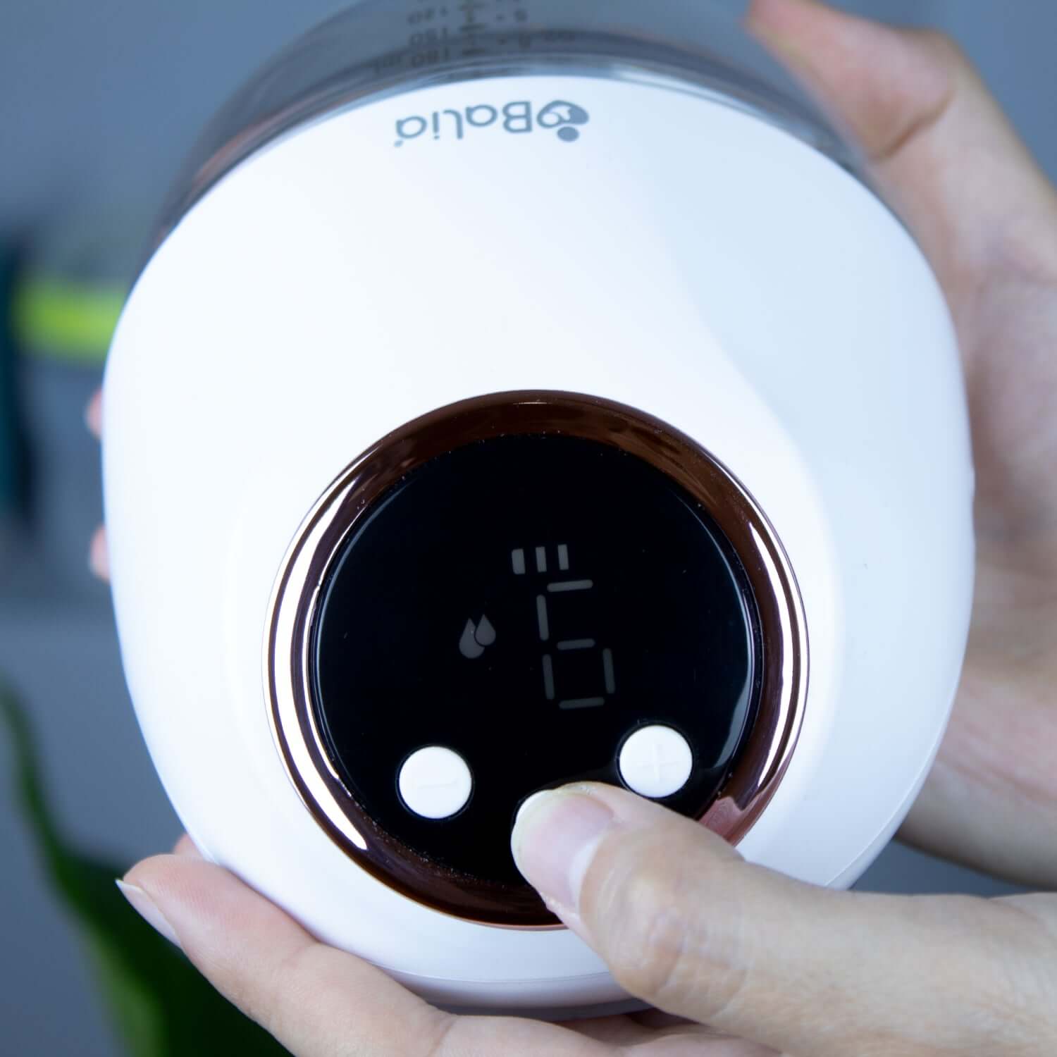 Extractor de leche inalámbrico Balia, dispositivo compacto y fácil de usar, perfecto para mamás activas.